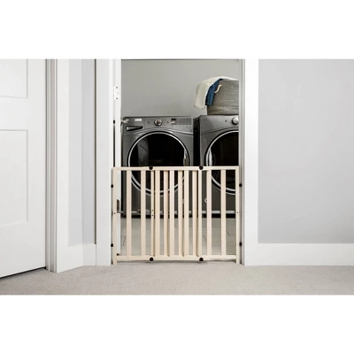 Regalo Wooden Expandable Safety Gate 1 Regalo Wooden Expandable Safety Gate