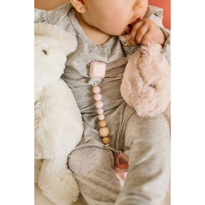 Loulou Lollipop Silicone + Wood Soother Holder In Silicone Clip - Color Pop Pink Quartz 3 Loulou Lollipop Silicone + Wood Soother Holder In Silicone Clip - Color Pop Pink Quartz - Image 3