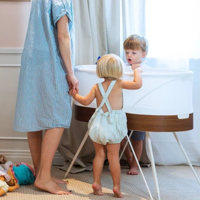 Happiest Baby SNOO Smart Sleeper Bassinet - White/Brown 3 Happiest Baby SNOO Smart Sleeper Bassinet - White/Brown - Image 3