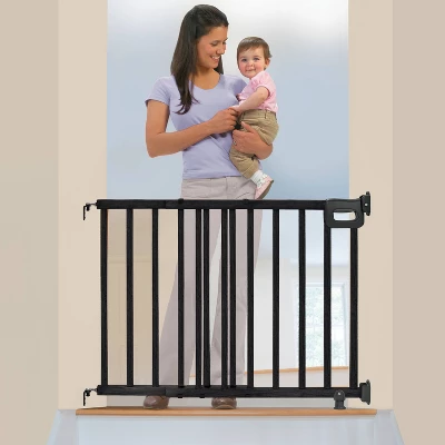 Summer Infant Deluxe Stairway Simple To Secure Wood Baby Gate - White 2 Summer Infant Deluxe Stairway Simple To Secure Wood Baby Gate - White - Image 2