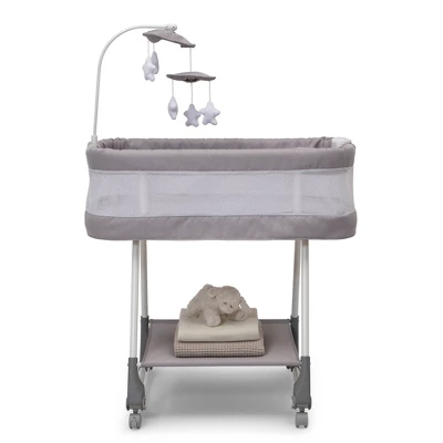 Simmons Kids' Shooting Star Rocking Bassinet With Airflow Mesh - Platinum 3 Simmons Kids' Shooting Star Rocking Bassinet With Airflow Mesh - Platinum - Image 3